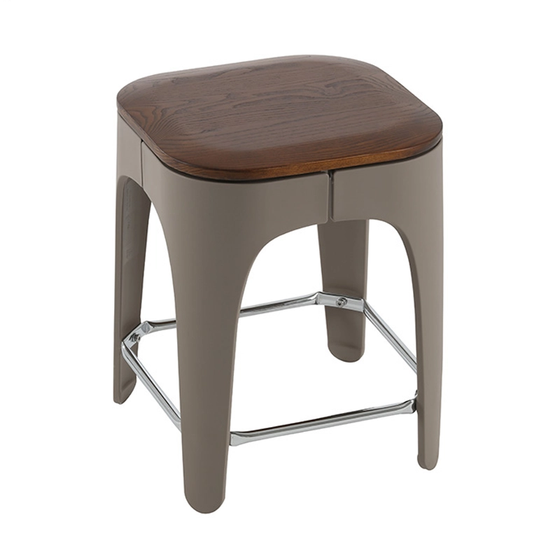 0V1A9806 Stool with wood seat and plastic legs