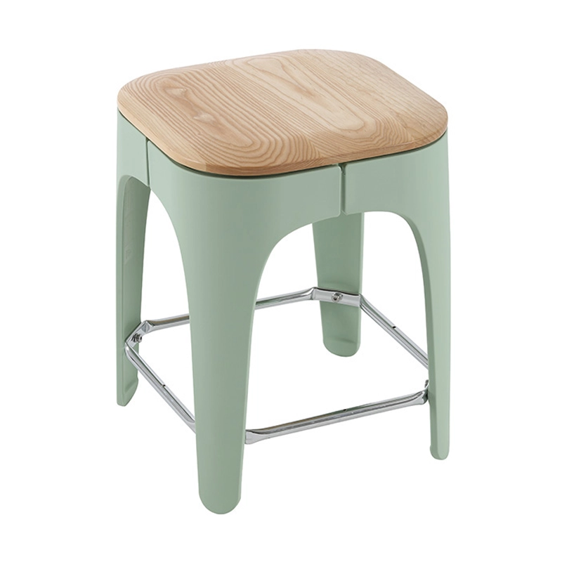 0V1A9815 Stool with wood seat and plastic legs