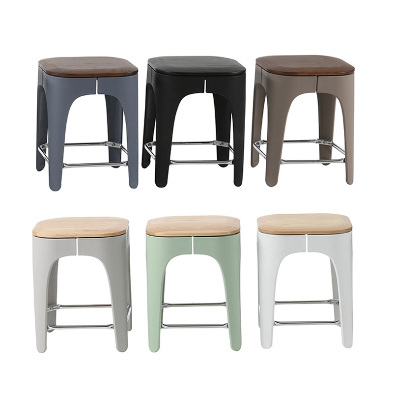 0V1A9819 Stool with wood seat and plastic legs